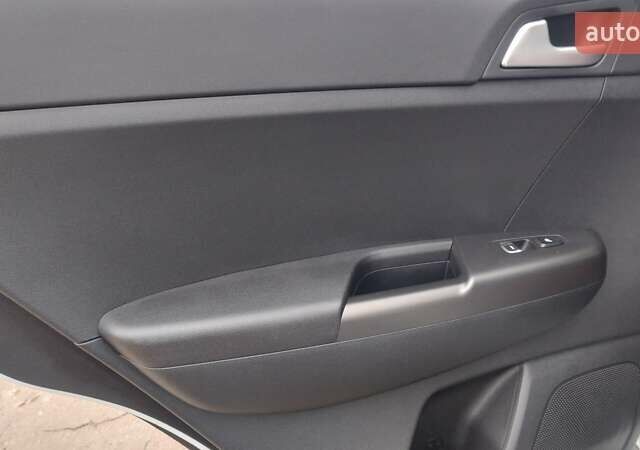 Белый Киа Sportage, объемом двигателя 1.59 л и пробегом 22 тыс. км за 20900 $, фото 20 на Automoto.ua