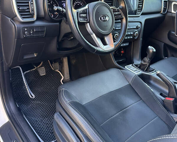 Білий Кіа Sportage, об'ємом двигуна 1.59 л та пробігом 69 тис. км за 17500 $, фото 39 на Automoto.ua