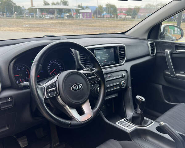 Білий Кіа Sportage, об'ємом двигуна 1.6 л та пробігом 127 тис. км за 18600 $, фото 6 на Automoto.ua