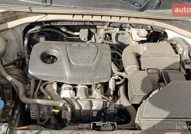Білий Кіа Sportage, об'ємом двигуна 1.59 л та пробігом 50 тис. км за 19500 $, фото 88 на Automoto.ua