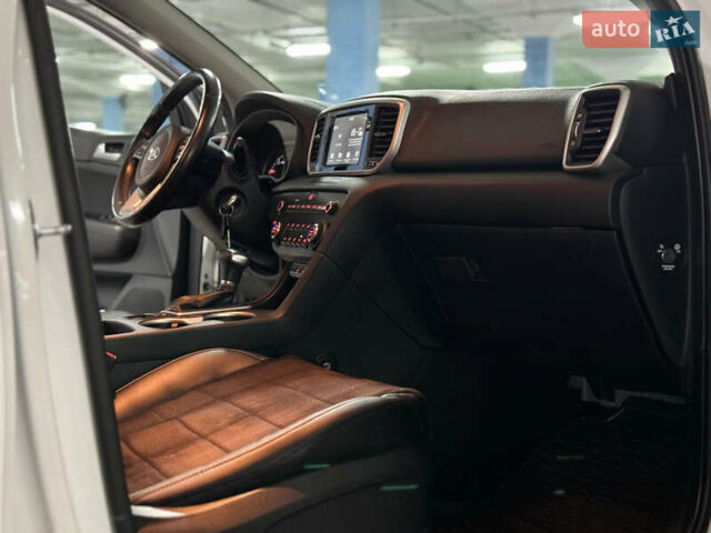 Білий Кіа Sportage, об'ємом двигуна 1.6 л та пробігом 80 тис. км за 21000 $, фото 14 на Automoto.ua