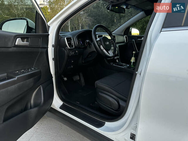 Білий Кіа Sportage, об'ємом двигуна 1.6 л та пробігом 90 тис. км за 23500 $, фото 8 на Automoto.ua