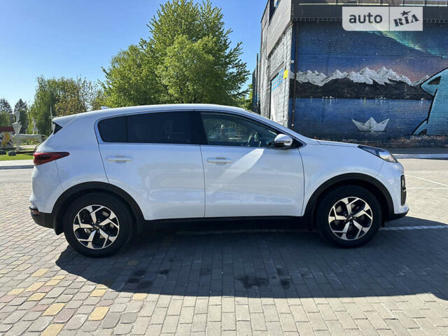 Белый Киа Sportage, объемом двигателя 1.6 л и пробегом 48 тыс. км за 18900 $, фото 80 на Automoto.ua