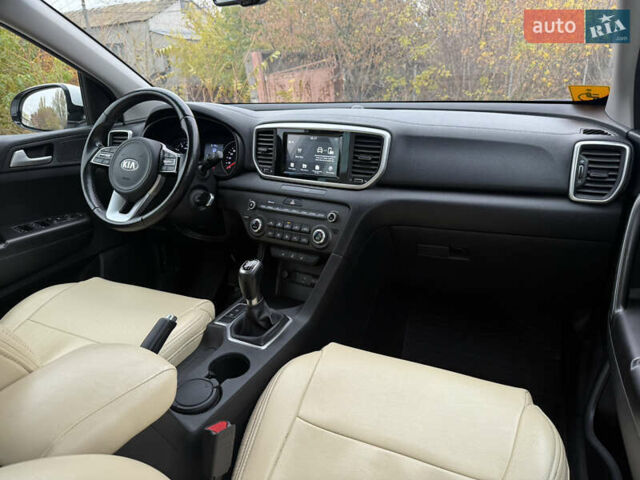 Білий Кіа Sportage, об'ємом двигуна 1.59 л та пробігом 50 тис. км за 17799 $, фото 6 на Automoto.ua