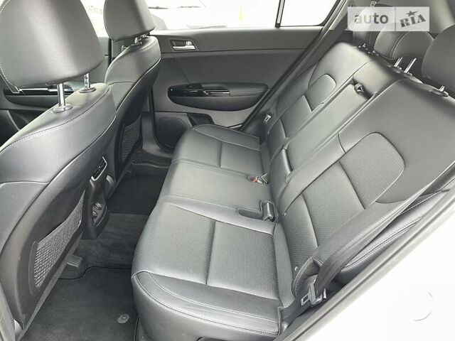 Белый Киа Sportage, объемом двигателя 2.4 л и пробегом 5 тыс. км за 24500 $, фото 31 на Automoto.ua