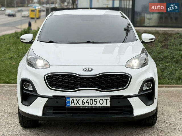Білий Кіа Sportage, об'ємом двигуна 1.59 л та пробігом 105 тис. км за 17300 $, фото 2 на Automoto.ua