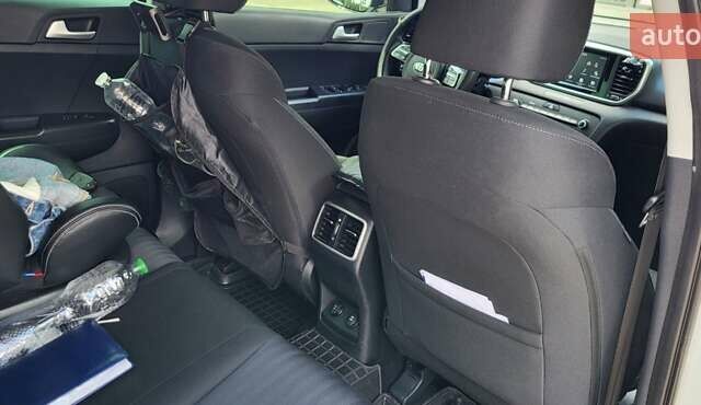 Білий Кіа Sportage, об'ємом двигуна 1.6 л та пробігом 40 тис. км за 24800 $, фото 5 на Automoto.ua