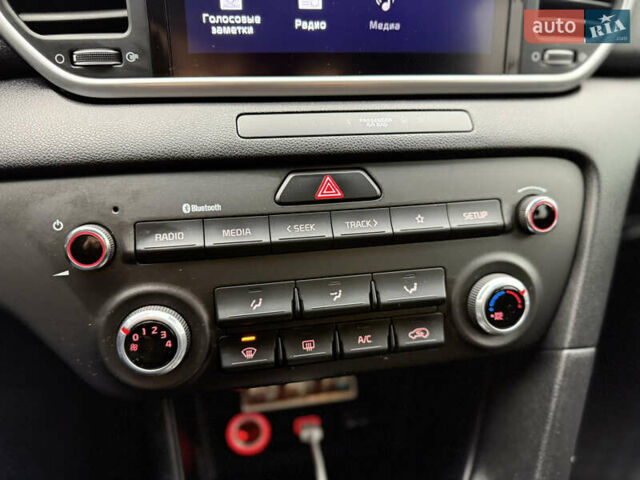 Білий Кіа Sportage, об'ємом двигуна 1.59 л та пробігом 105 тис. км за 17300 $, фото 13 на Automoto.ua