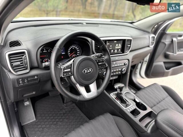 Білий Кіа Sportage, об'ємом двигуна 1.6 л та пробігом 84 тис. км за 20500 $, фото 28 на Automoto.ua