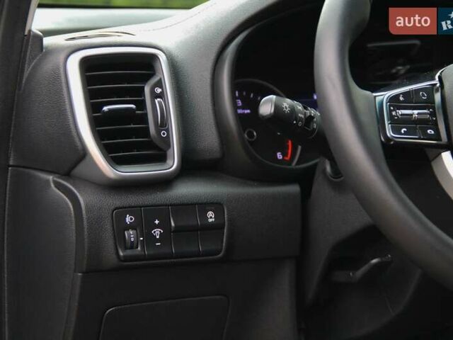 Белый Киа Sportage, объемом двигателя 1.6 л и пробегом 136 тыс. км за 18500 $, фото 14 на Automoto.ua