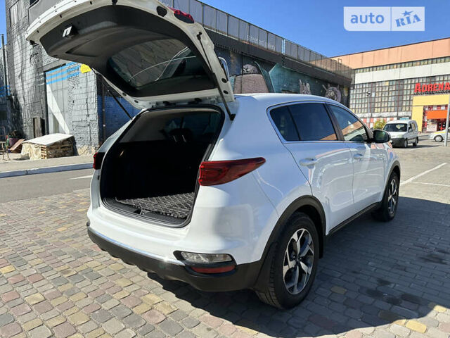 Белый Киа Sportage, объемом двигателя 1.6 л и пробегом 48 тыс. км за 18900 $, фото 46 на Automoto.ua