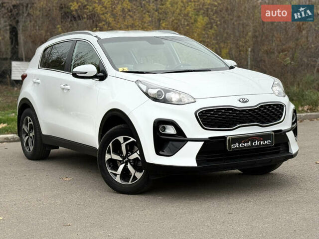 Білий Кіа Sportage, об'ємом двигуна 1.59 л та пробігом 50 тис. км за 17799 $, фото 2 на Automoto.ua