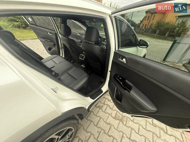 Білий Кіа Sportage, об'ємом двигуна 2 л та пробігом 94 тис. км за 24300 $, фото 7 на Automoto.ua