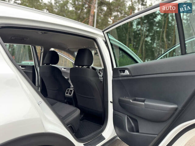 Белый Киа Sportage, объемом двигателя 1.6 л и пробегом 84 тыс. км за 19700 $, фото 36 на Automoto.ua