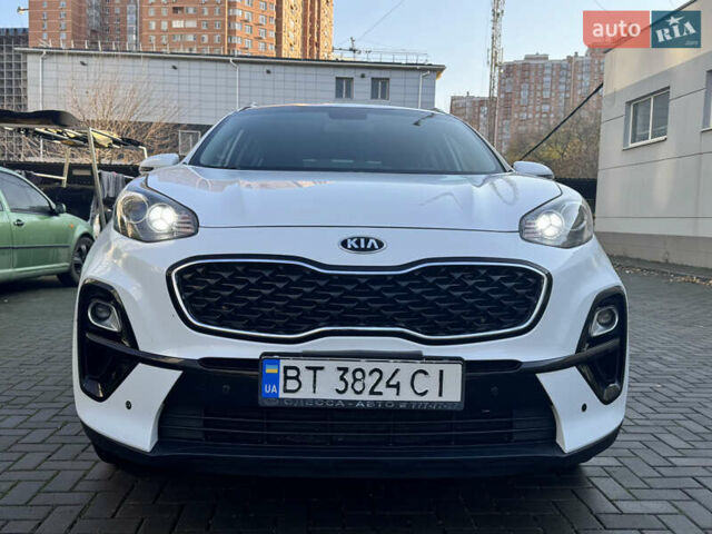 Білий Кіа Sportage, об'ємом двигуна 1.59 л та пробігом 137 тис. км за 16800 $, фото 6 на Automoto.ua