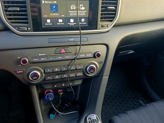 Белый Киа Sportage, объемом двигателя 1.6 л и пробегом 82 тыс. км за 19500 $, фото 3 на Automoto.ua