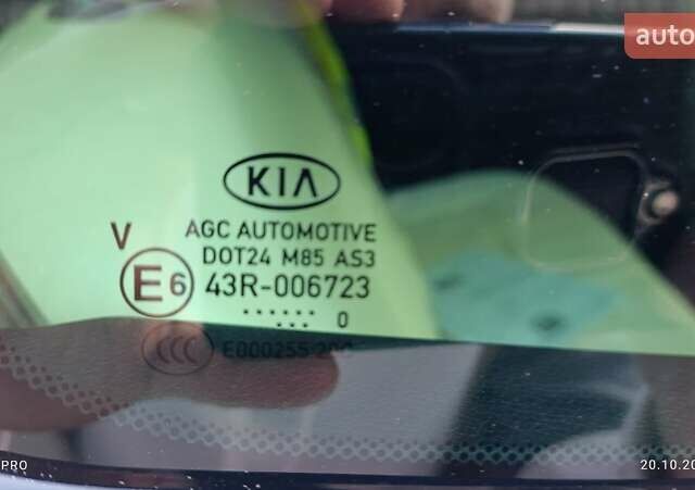 Білий Кіа Sportage, об'ємом двигуна 1.59 л та пробігом 50 тис. км за 19500 $, фото 17 на Automoto.ua