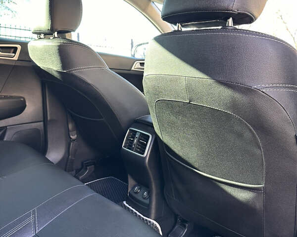 Білий Кіа Sportage, об'ємом двигуна 1.59 л та пробігом 69 тис. км за 17500 $, фото 20 на Automoto.ua