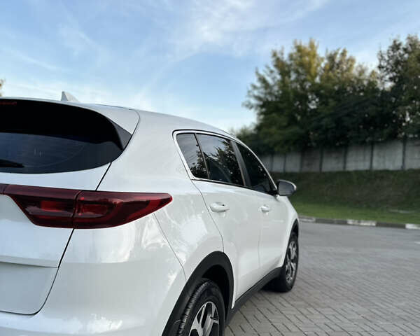Белый Киа Sportage, объемом двигателя 1.6 л и пробегом 51 тыс. км за 17500 $, фото 4 на Automoto.ua