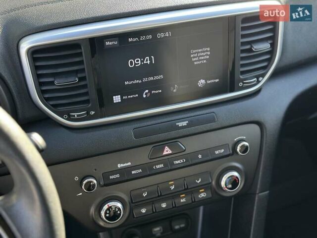 Белый Киа Sportage, объемом двигателя 1.59 л и пробегом 139 тыс. км за 16932 $, фото 8 на Automoto.ua