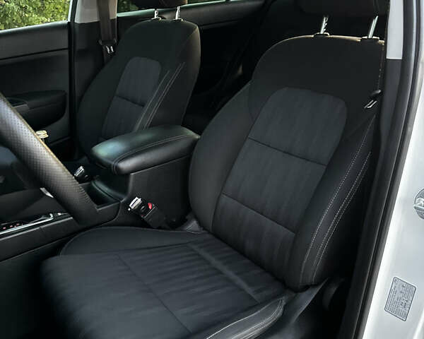 Білий Кіа Sportage, об'ємом двигуна 1.6 л та пробігом 90 тис. км за 23500 $, фото 18 на Automoto.ua