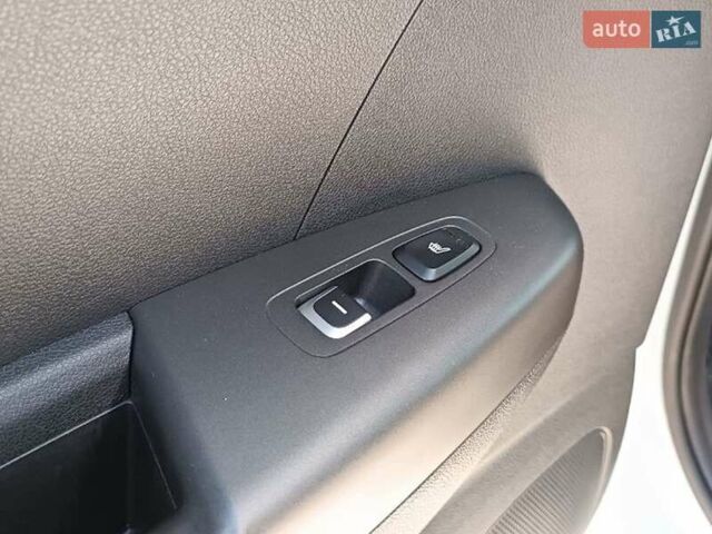 Білий Кіа Sportage, об'ємом двигуна 1.6 л та пробігом 93 тис. км за 18200 $, фото 26 на Automoto.ua