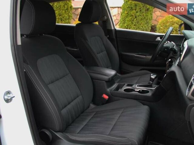 Белый Киа Sportage, объемом двигателя 1.6 л и пробегом 136 тыс. км за 18500 $, фото 23 на Automoto.ua