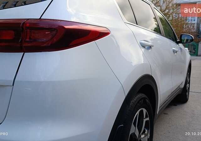 Білий Кіа Sportage, об'ємом двигуна 1.59 л та пробігом 50 тис. км за 19500 $, фото 4 на Automoto.ua
