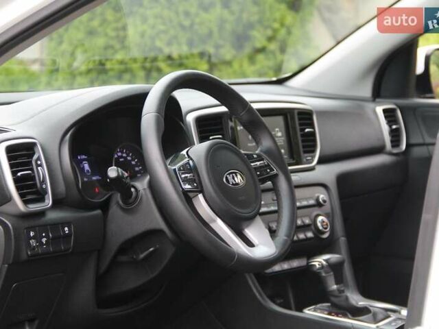 Белый Киа Sportage, объемом двигателя 1.6 л и пробегом 136 тыс. км за 18500 $, фото 16 на Automoto.ua