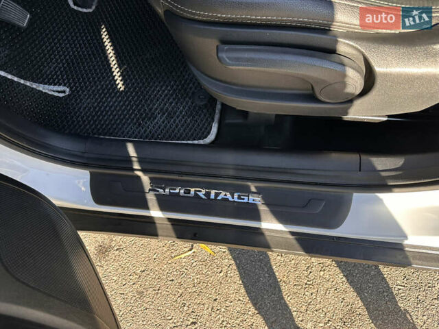 Білий Кіа Sportage, об'ємом двигуна 1.59 л та пробігом 69 тис. км за 17500 $, фото 25 на Automoto.ua