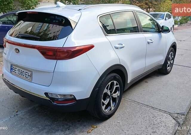 Білий Кіа Sportage, об'ємом двигуна 1.59 л та пробігом 50 тис. км за 19500 $, фото 3 на Automoto.ua