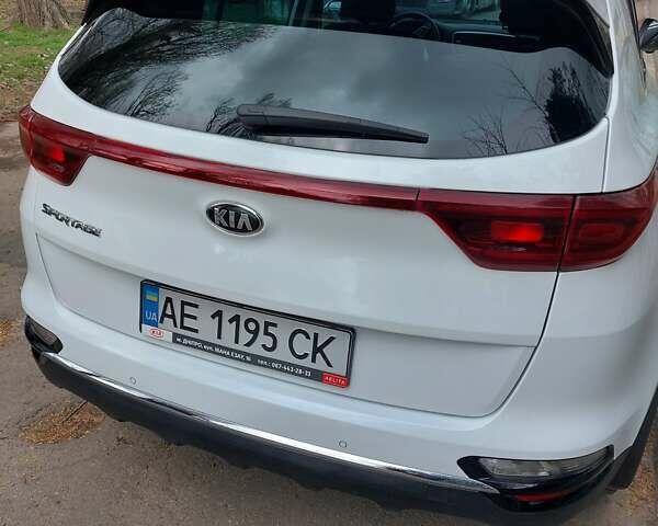 Білий Кіа Sportage, об'ємом двигуна 1.59 л та пробігом 49 тис. км за 17500 $, фото 4 на Automoto.ua