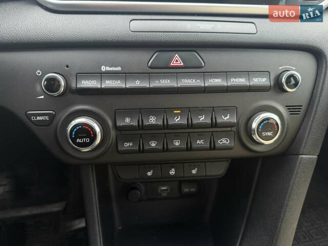 Білий Кіа Sportage, об'ємом двигуна 1.59 л та пробігом 50 тис. км за 17799 $, фото 8 на Automoto.ua