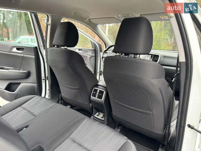 Белый Киа Sportage, объемом двигателя 1.6 л и пробегом 84 тыс. км за 19700 $, фото 41 на Automoto.ua