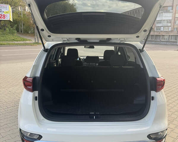 Белый Киа Sportage, объемом двигателя 2.36 л и пробегом 45 тыс. км за 17500 $, фото 9 на Automoto.ua