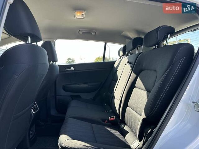 Белый Киа Sportage, объемом двигателя 1.59 л и пробегом 139 тыс. км за 16932 $, фото 16 на Automoto.ua