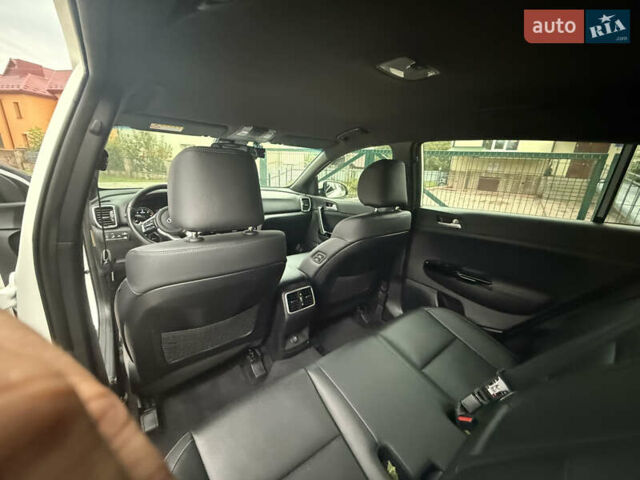 Білий Кіа Sportage, об'ємом двигуна 2 л та пробігом 94 тис. км за 24300 $, фото 11 на Automoto.ua