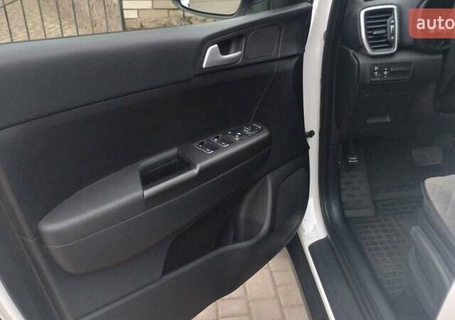 Белый Киа Sportage, объемом двигателя 1.59 л и пробегом 22 тыс. км за 20900 $, фото 33 на Automoto.ua