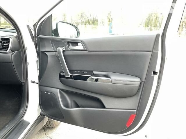 Белый Киа Sportage, объемом двигателя 2.4 л и пробегом 5 тыс. км за 24500 $, фото 36 на Automoto.ua