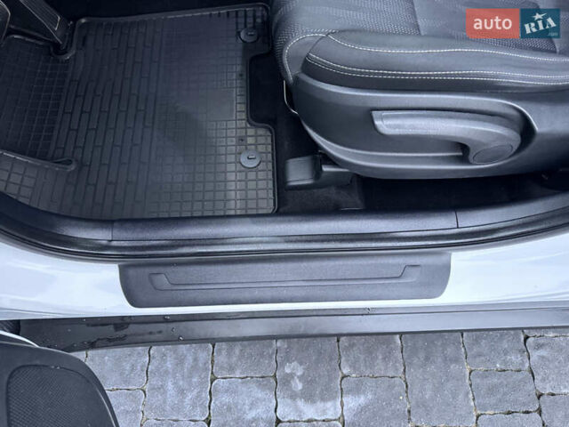 Білий Кіа Sportage, об'ємом двигуна 1.6 л та пробігом 49 тис. км за 18500 $, фото 44 на Automoto.ua