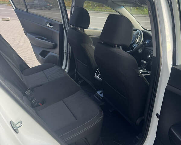 Білий Кіа Sportage, об'ємом двигуна 2.36 л та пробігом 47 тис. км за 17500 $, фото 7 на Automoto.ua