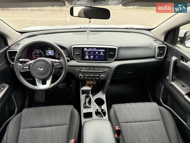Білий Кіа Sportage, об'ємом двигуна 1.59 л та пробігом 105 тис. км за 17300 $, фото 16 на Automoto.ua