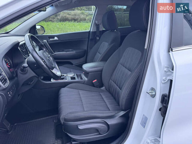 Білий Кіа Sportage, об'ємом двигуна 1.6 л та пробігом 49 тис. км за 18500 $, фото 42 на Automoto.ua