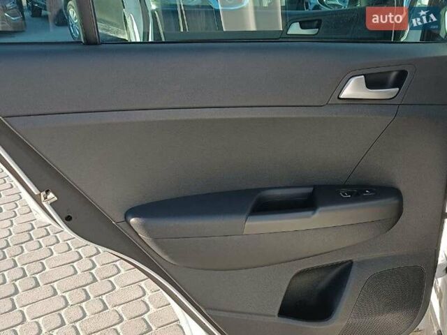 Білий Кіа Sportage, об'ємом двигуна 1.6 л та пробігом 93 тис. км за 18200 $, фото 23 на Automoto.ua