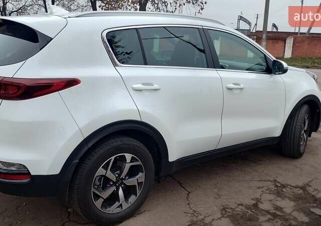 Белый Киа Sportage, объемом двигателя 1.59 л и пробегом 22 тыс. км за 20900 $, фото 2 на Automoto.ua