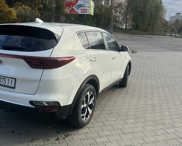 Белый Киа Sportage, объемом двигателя 2.36 л и пробегом 45 тыс. км за 17500 $, фото 6 на Automoto.ua