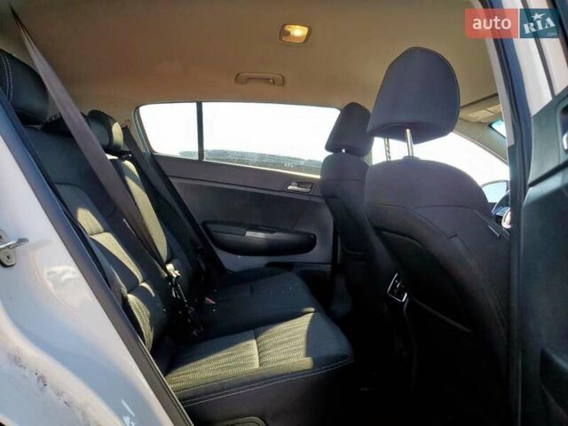 Белый Киа Sportage, объемом двигателя 2.36 л и пробегом 132 тыс. км за 3200 $, фото 10 на Automoto.ua