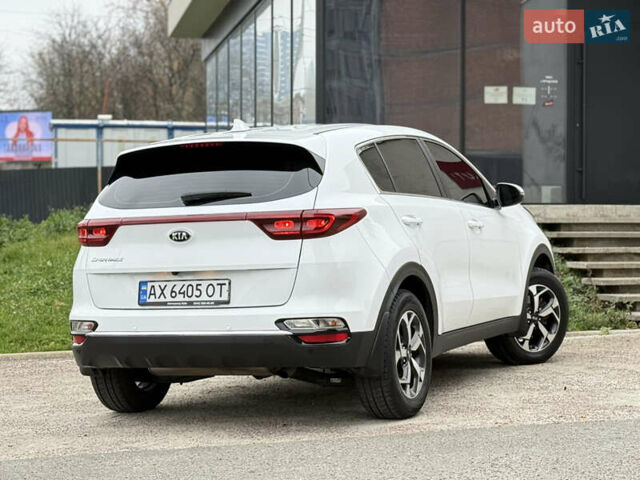 Білий Кіа Sportage, об'ємом двигуна 1.59 л та пробігом 105 тис. км за 17300 $, фото 6 на Automoto.ua