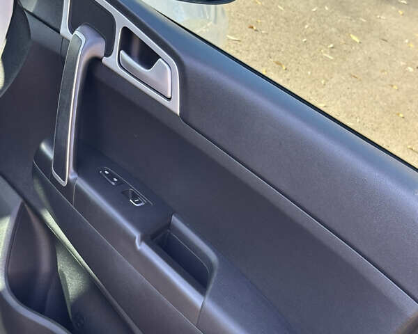 Білий Кіа Sportage, об'ємом двигуна 1.59 л та пробігом 69 тис. км за 17500 $, фото 17 на Automoto.ua