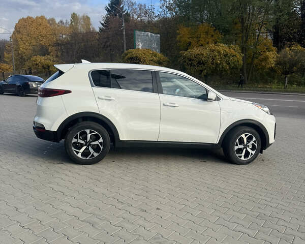 Білий Кіа Sportage, об'ємом двигуна 2.36 л та пробігом 47 тис. км за 17500 $, фото 5 на Automoto.ua